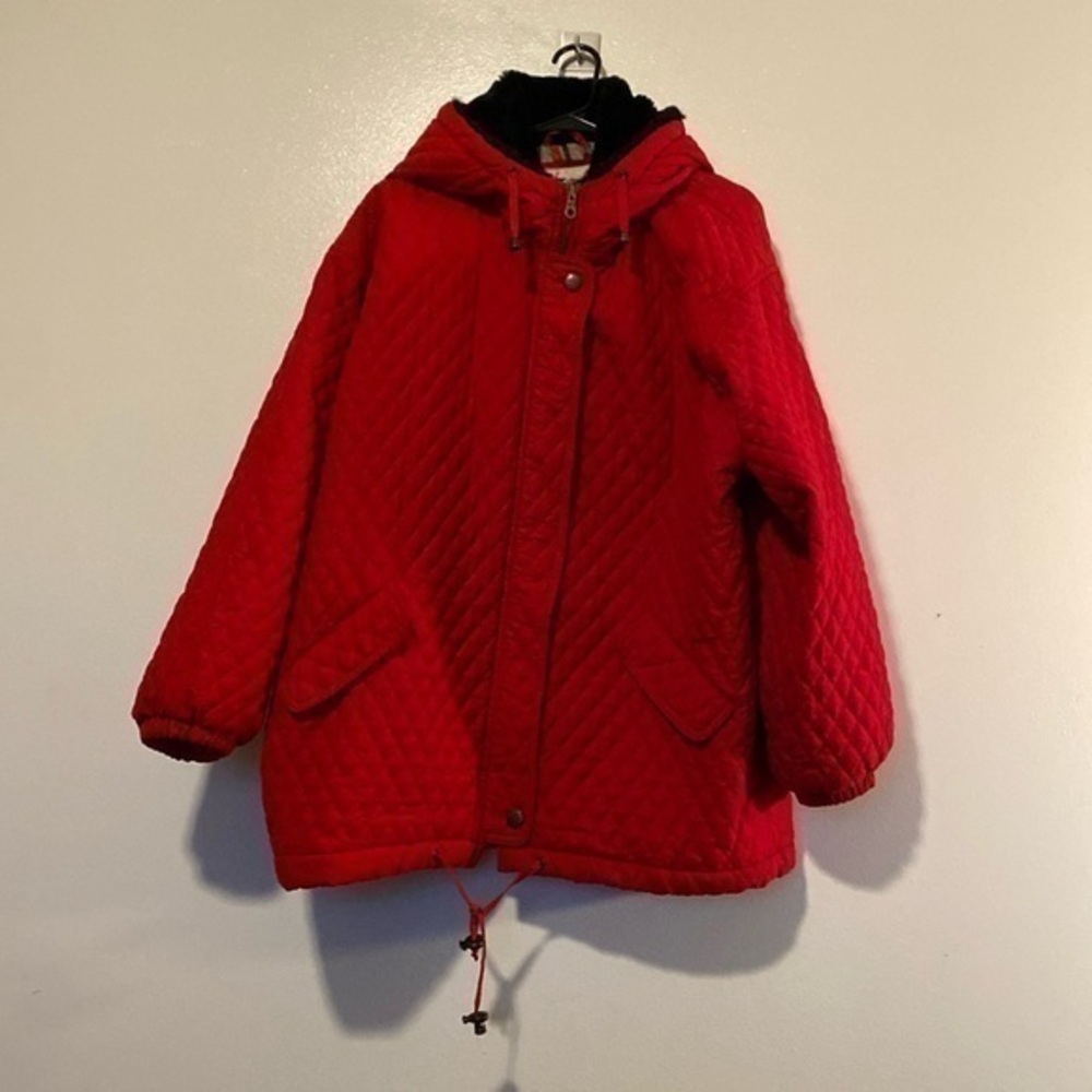 ColeBrook VTG red quilted black fur lined hood with pockets lined  coat …